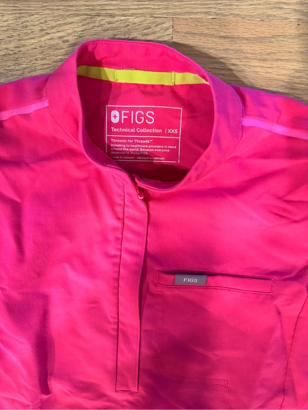 FIGS Shocking Pink Women's Coordinating scrub set in XS & XXS - Picture 4 of 4